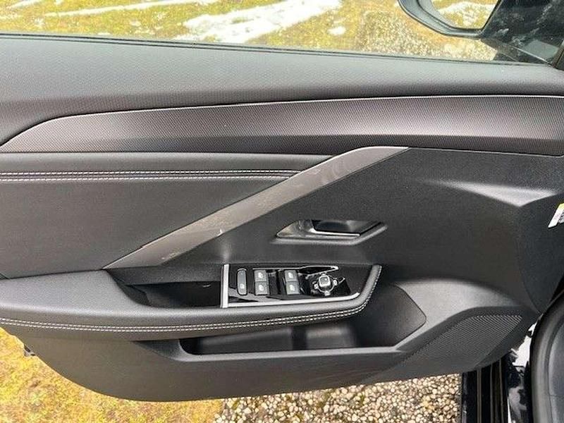 Gebraucht Opel Astra 131 PS (96 kW) 2024 Schwarz Limousine