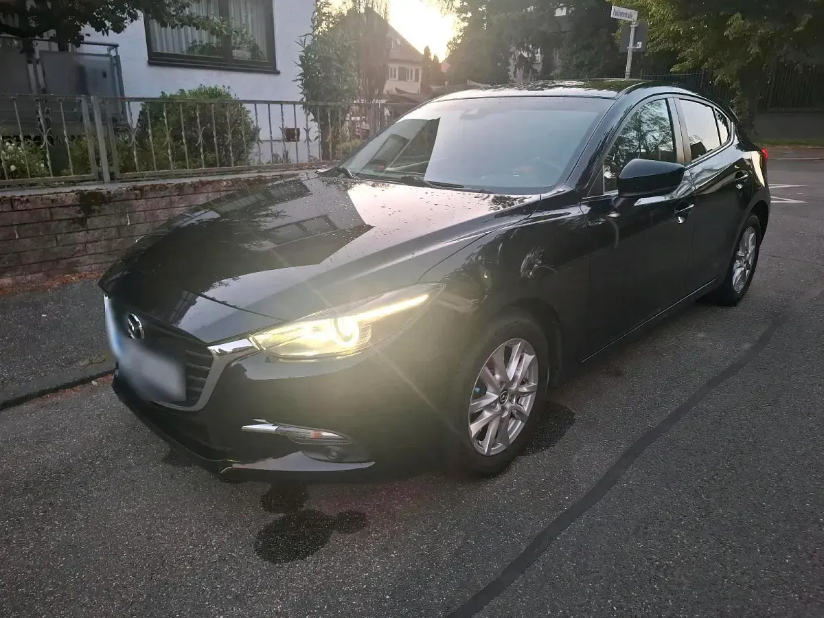 Używany Mazda 3 150 KM (110 kW) 2017 Czarny Sedan/Limuzyna