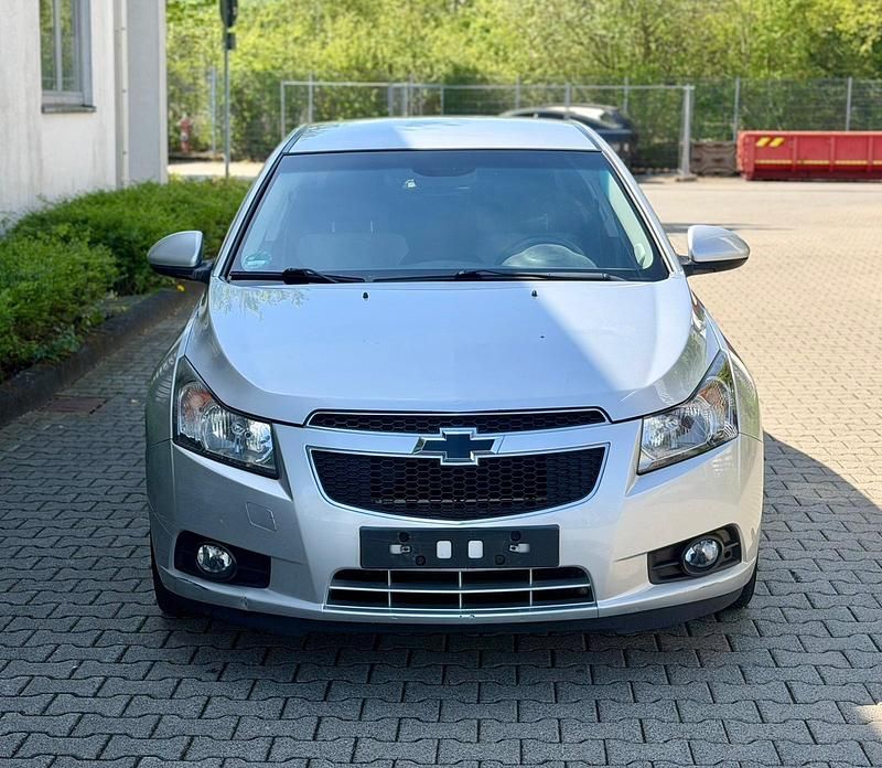Gebraucht Chevrolet Cruze 163 PS (119 kW) 2011 Silber Limousine