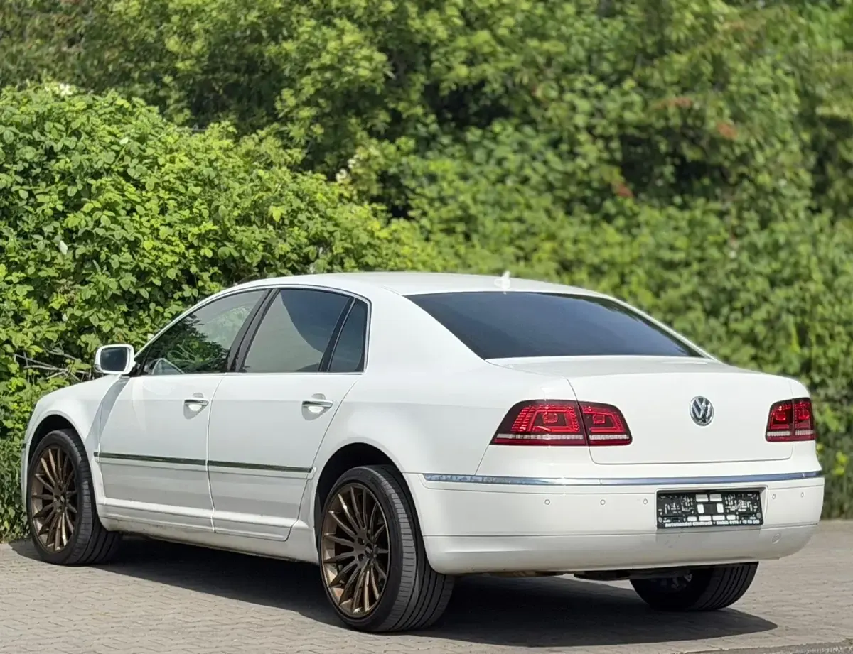 Gebraucht VW Phaeton 245 PS (180 kW) 2014 Weiß Limousine