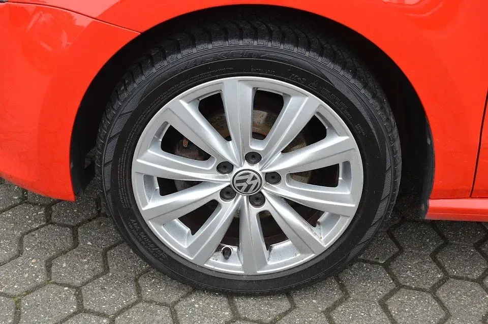 Gebraucht VW Polo Match 69 PS (50 kW) 2012 Flashrot Kleinwagen
