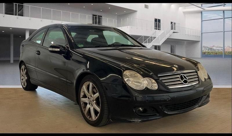Schwarz Gebraucht 2004 Mercedes C180 Coupé | 1.850 € (Fairer Preis) - Bild 1/4