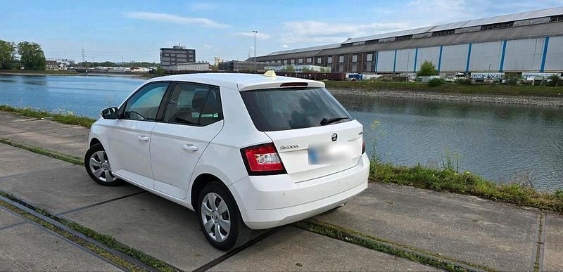 Gebraucht Skoda Fabia 60 PS (44 kW) 2015 Weiß Kleinwagen