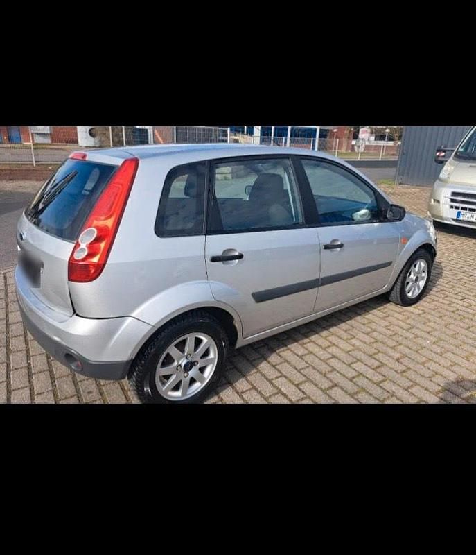 Second-hand Ford Fiesta 2006 Argintiu Hatchback