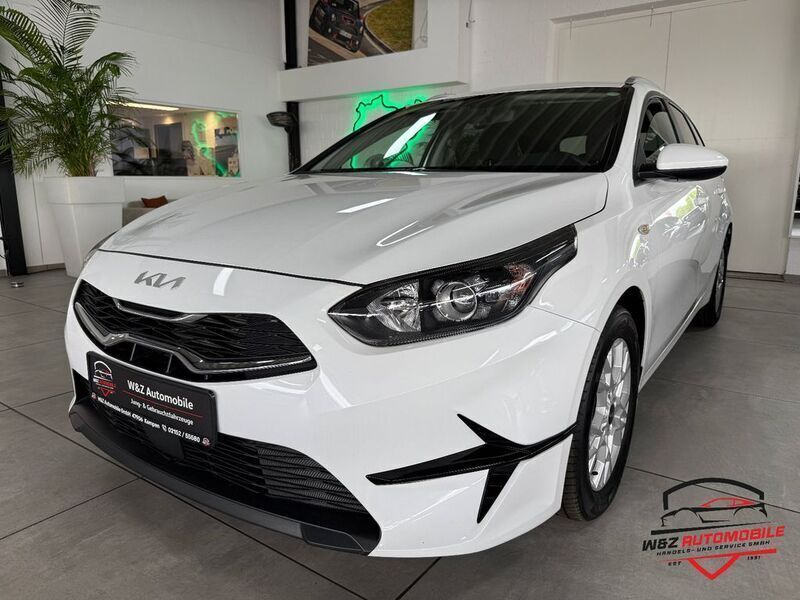 Weiß Gebraucht 2023 Kia Ceed Sportswagon Kombi | 19.390 € (Superpreis) - Bild 1/4