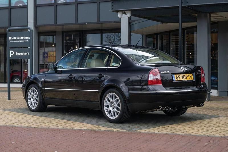 Usata VW Passat 275 CV (202 kW) 2003 Nero Berlina
