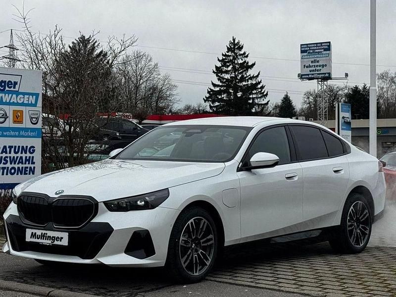 Neu BMW 530e Performance 299 PS (219 kW) 2026 Weiß Limousine