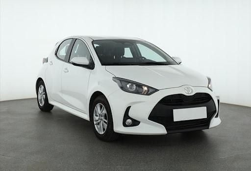 Gebraucht Toyota Yaris Hybrid 116 PS (85 kW) 2024 Weiß Limousine
