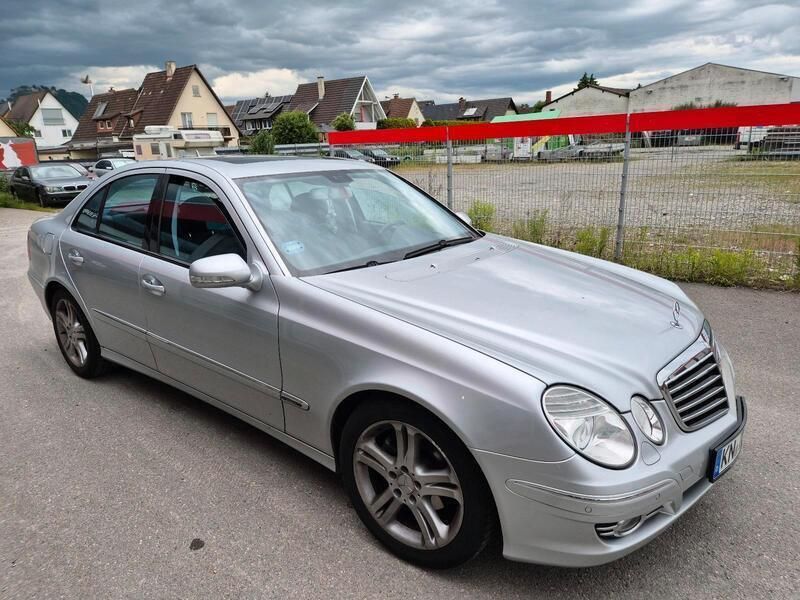 Silber Gebraucht 2007 Mercedes E200 Avantgarde Limousine | 10.699 € (Teuer) - Bild 1/4