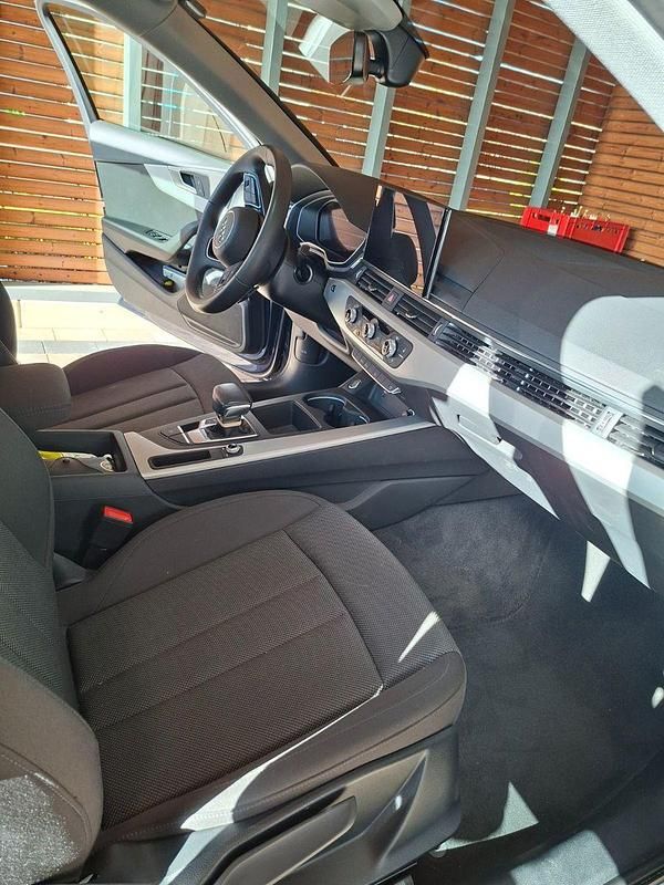 Second-hand Audi A4 Ambiente 150 CP (110 kW) 2023 Albastru Break