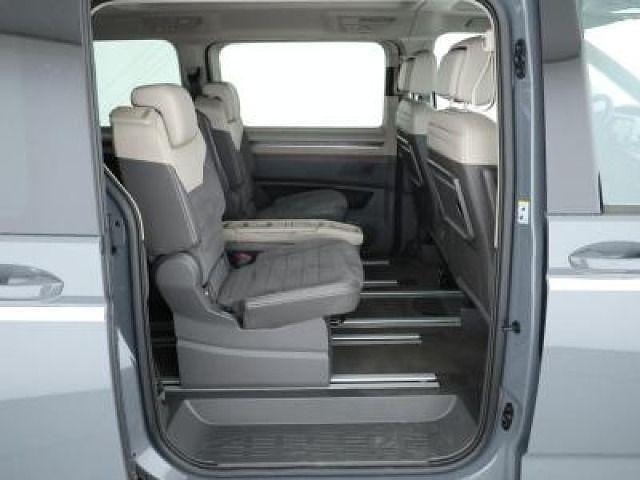 Second-hand VW Multivan Style 150 CP (110 kW) 2025 Gri Monovolum