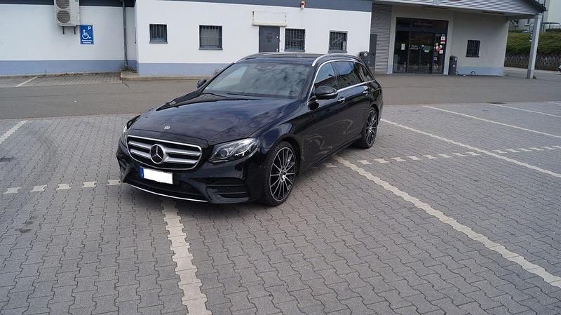 Schwarz Gebraucht 2019 Mercedes E400 AMG Kombi | 26.999 € (Guter Preis) - Bild 1/4