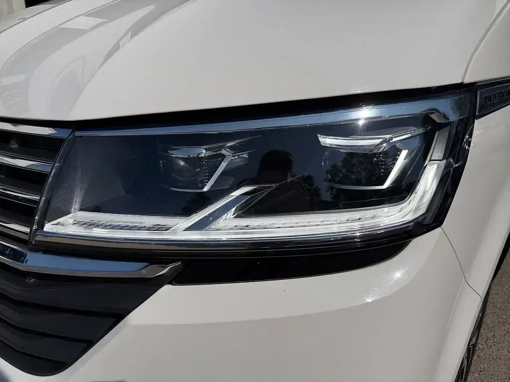 Gebraucht VW Multivan Generation Six 150 PS (110 kW) 2021 Weiß Van / Kleinbus
