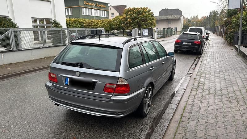 Grau Gebraucht 2004 BMW 330 Kombi | 3.099 € (Guter Preis) - Bild 1/4