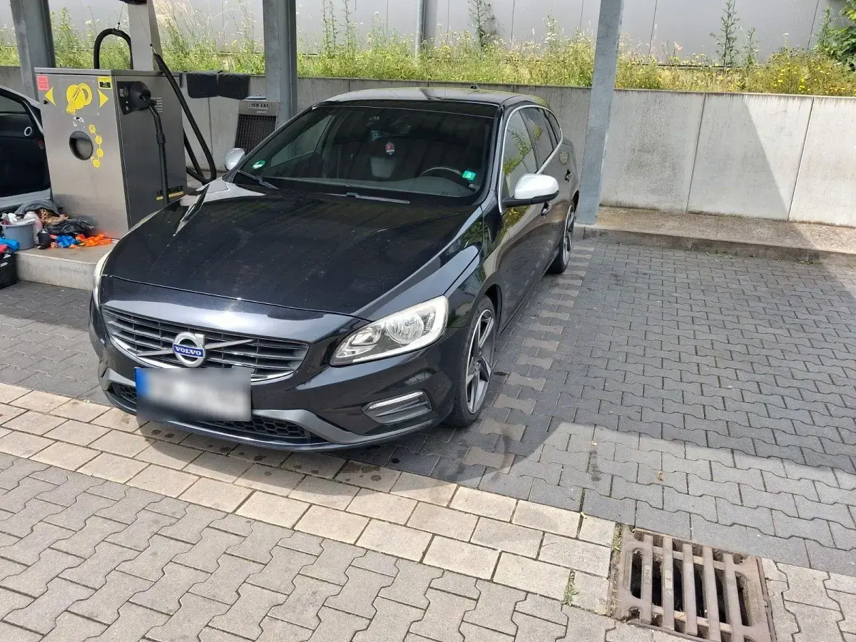Gebraucht Volvo V60 R-Design 181 PS (133 kW) 2014 Schwarz Kombi