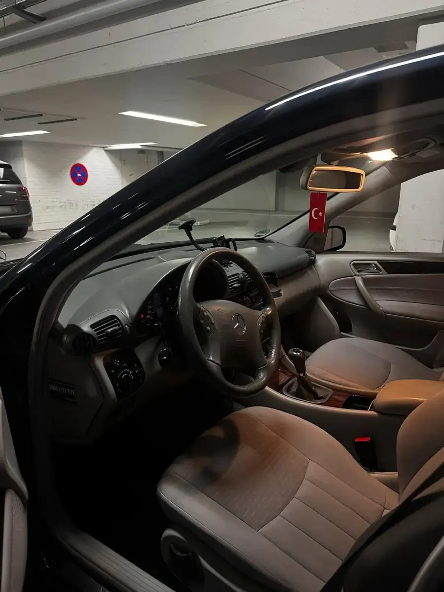 Gebraucht Mercedes C220 150 PS (110 kW) 2006 Blau Limousine