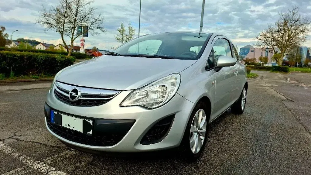 Usata Opel Corsa Active 90 CV (66 kW) 2013 Argento Utilitaria