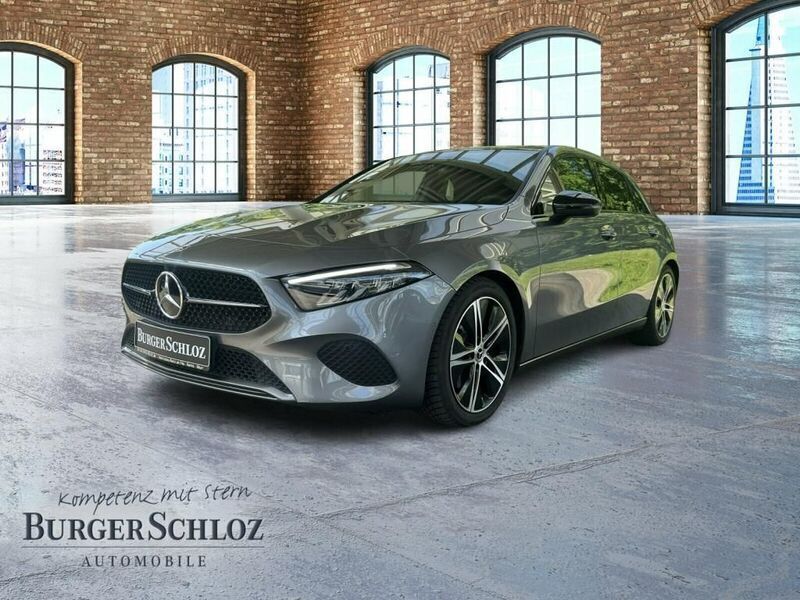 Metalliclack mountaingrau Gebraucht 2024 Mercedes A220 Progressive Limousine | 31.900 € (Superpreis) - Bild 1/4