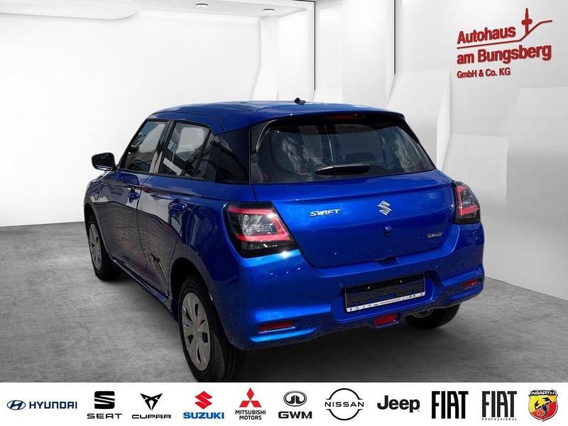 Neu Suzuki Swift Club 83 PS (61 kW) 2025 Blau Limousine