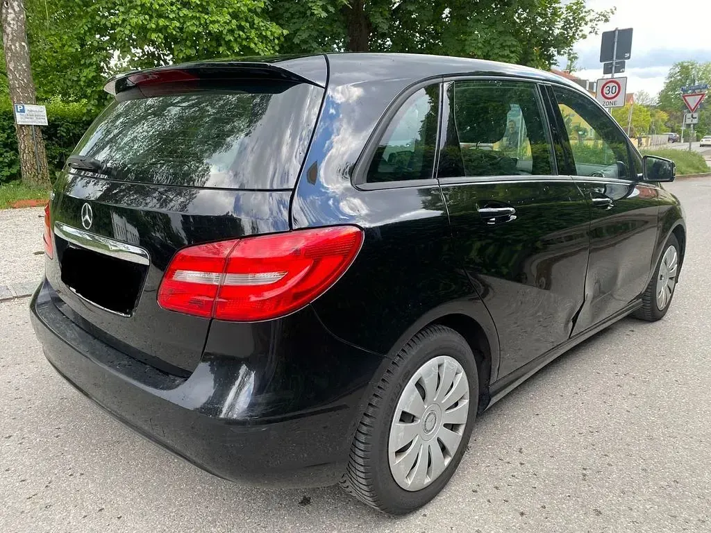 Używany Mercedes B200 156 KM (114 kW) 2012 Czarny Minivan