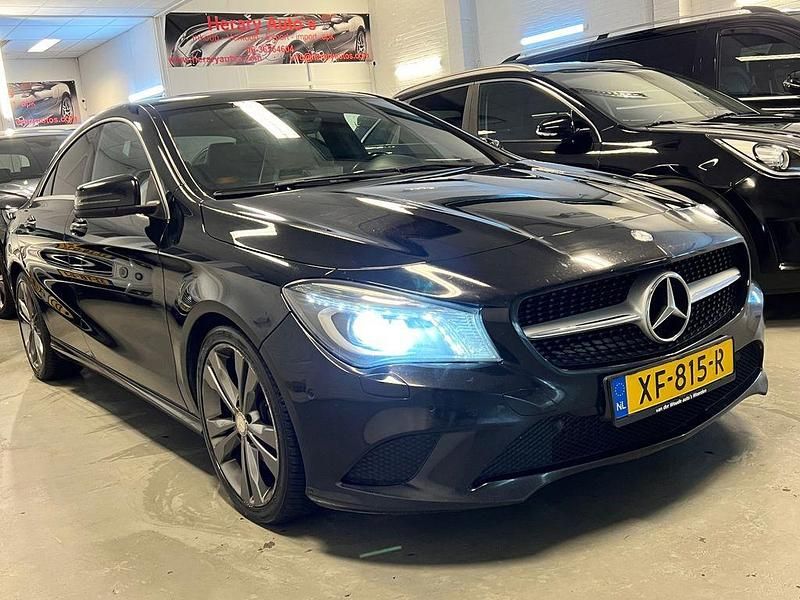 Schwarz Gebraucht 2014 Mercedes CLA200 Edition 1 Limousine | 10.900 € (Superpreis) - Bild 1/4