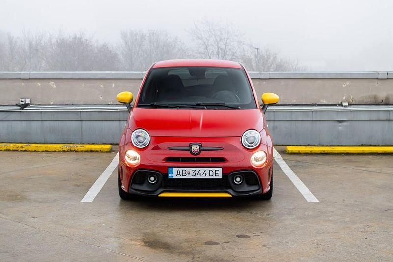 Gebraucht Abarth 695 Competizione 179 PS (131 kW) 2024 Rot Kleinwagen