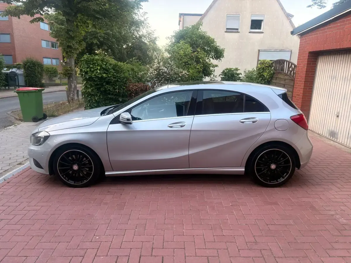 Gebraucht Mercedes A250 211 PS (155 kW) 2014 Silber Kleinwagen
