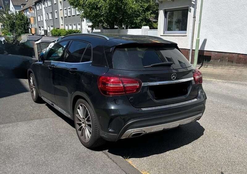 Schwarz Gebraucht 2019 Mercedes GLA250 AMG line SUV | 20.300 € (Superpreis) - Bild 1/4