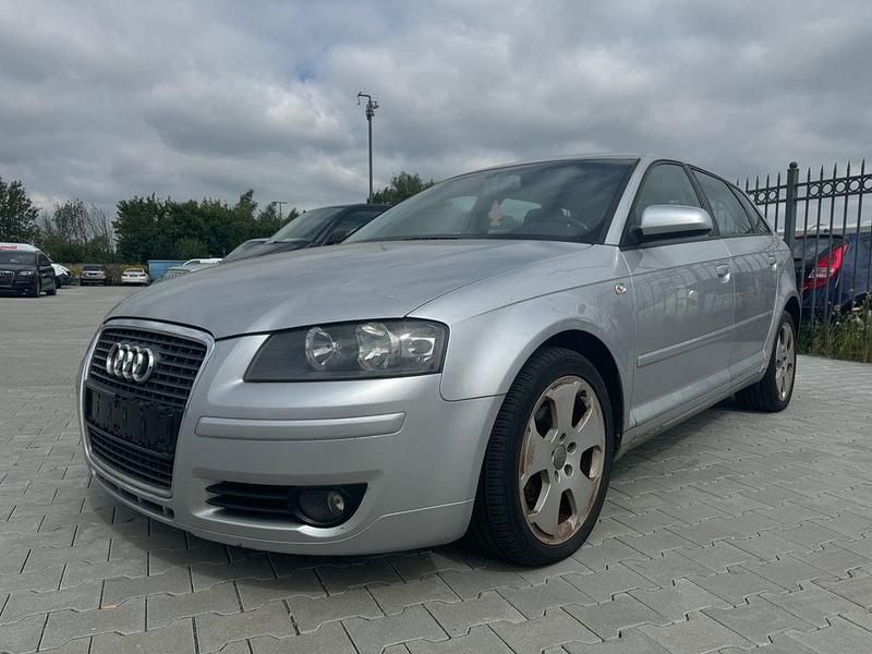 Silber Gebraucht 2005 Audi A3 Sportback Ambition Limousine | 2.599 € (Guter Preis) - Bild 1/4