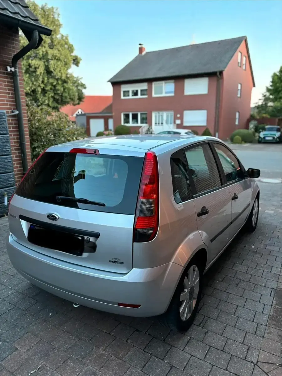 Gebraucht Ford Fiesta 70 PS (51 kW) 2004 Silber Kleinwagen
