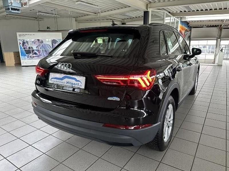 Gebraucht Audi Q3 Basis 150 PS (110 kW) 2020 Mythosschwarz metallic (metallic) SUV