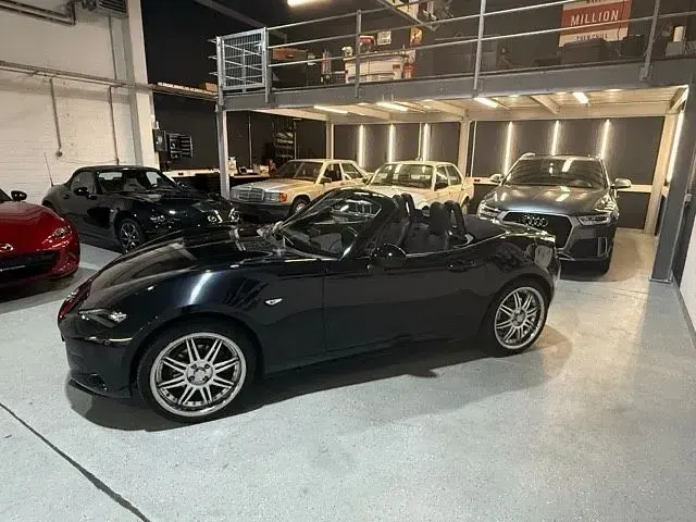 Gebraucht Mazda MX5 Exclusive-Line 160 PS (117 kW) 2015 Schwarz Cabrio