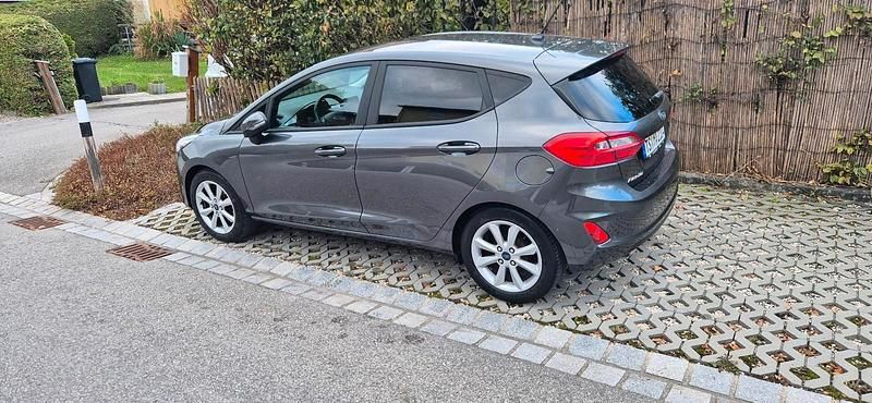Gebraucht Ford Fiesta 101 PS (74 kW) 2018 Grau Kleinwagen