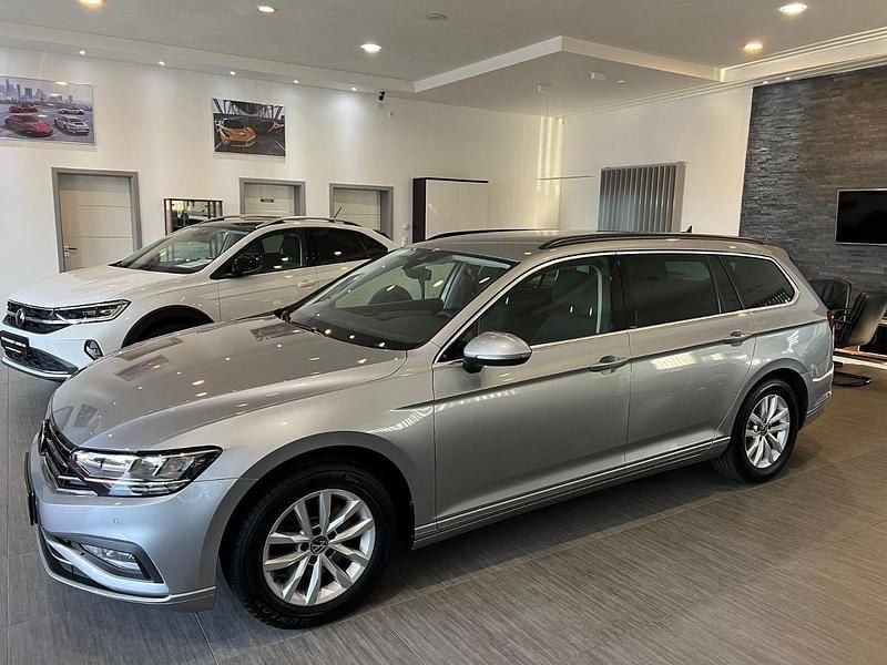 Silber Gebraucht 2021 VW Passat Kombi | 17.485 € (Fairer Preis) - Bild 1/4