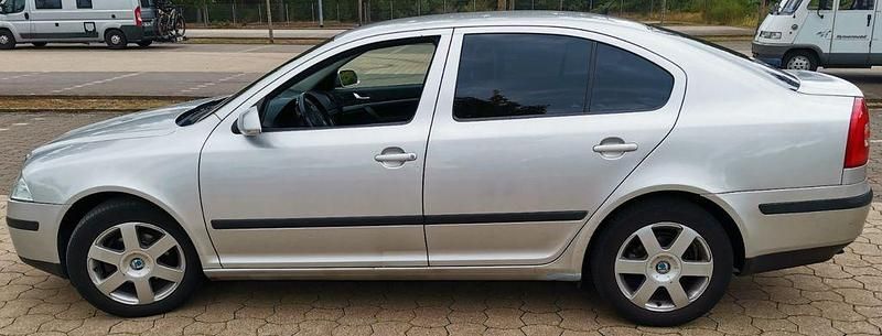 Silber Gebraucht 2006 Skoda Octavia Classic Limousine | 4.250 € - Bild 1/4