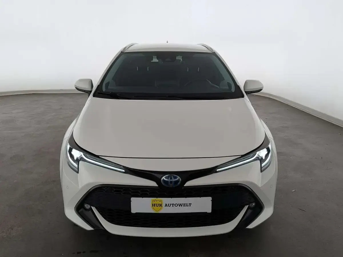 Gebraucht Toyota Corolla Club 184 PS (135 kW) 2019 Super (pure) white ii Kombi