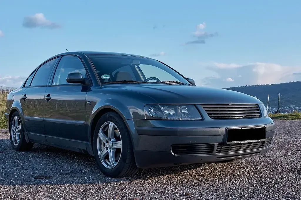 Second-hand VW Passat 150 CP (110 kW) 1998 Gri Berlinǎ