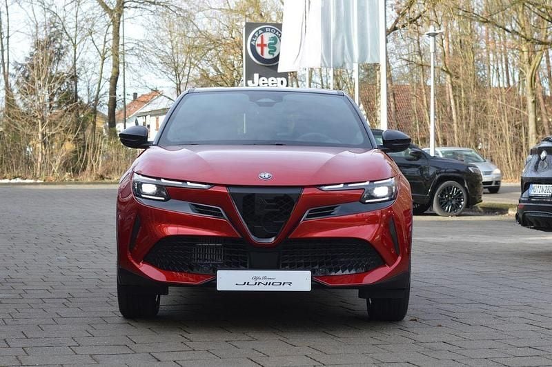 Neu Alfa Romeo Junior Edizione Speciale 145 PS (106 kW) 2026 Rot SUV