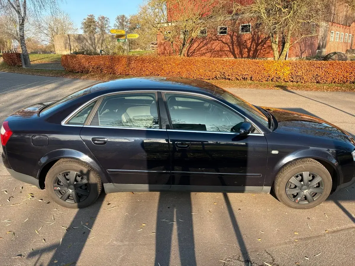 Gebraucht Audi A4 131 PS (96 kW) 2003 Blau Limousine