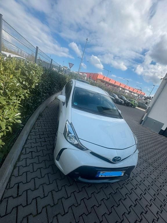 Weiß Gebraucht 2017 Toyota Prius+ Comfort Van / Kleinbus | 15.470 € (Etwas zu teuer) - Bild 1/4