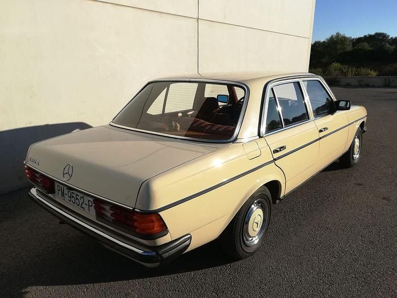 Gebraucht Mercedes 200 60 PS (44 kW) 1980 Beige Limousine