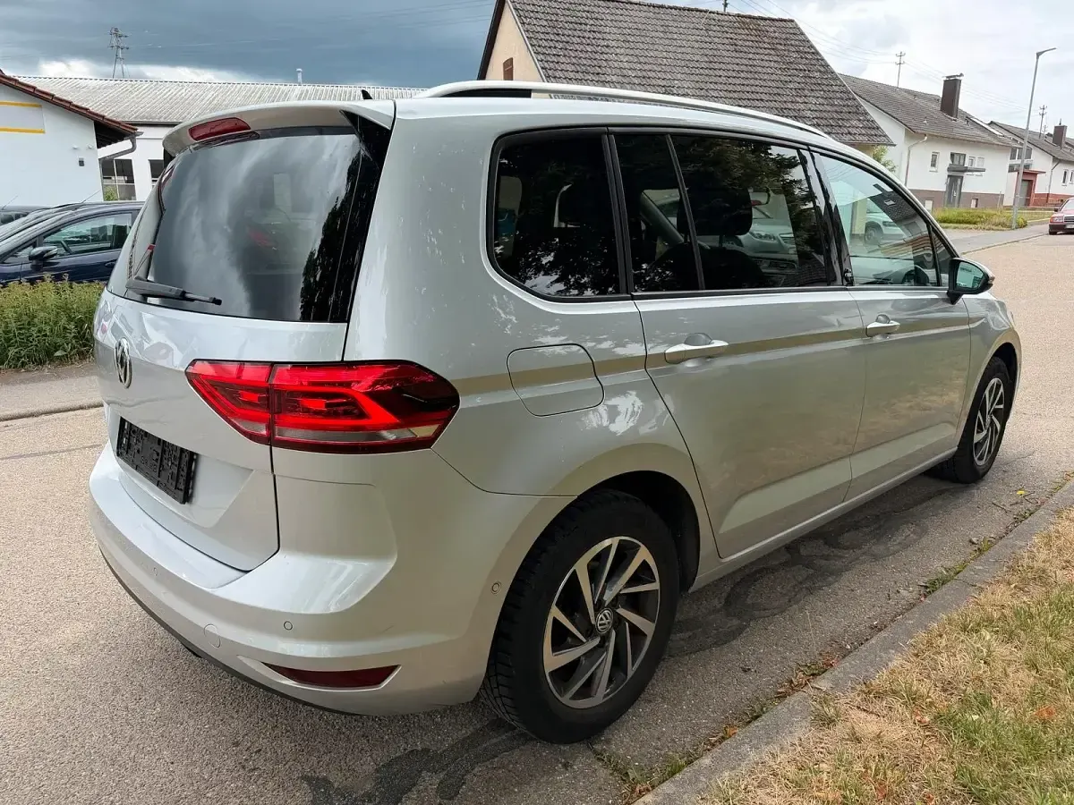 Gebraucht VW Touran Sound 150 PS (110 kW) 2017 Silber Van / Kleinbus