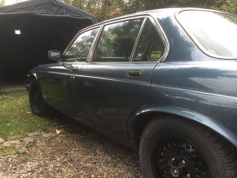 Gebraucht Jaguar XJ12 295 PS (216 kW) 1986 Blau Limousine