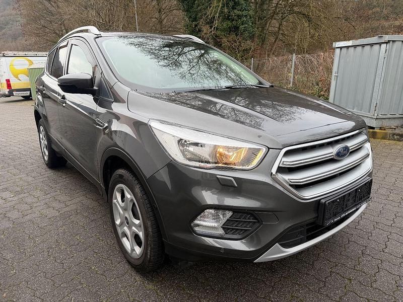 Grau Gebraucht 2018 Ford Kuga Trend SUV | 13.950 € (Guter Preis) - Bild 1/4
