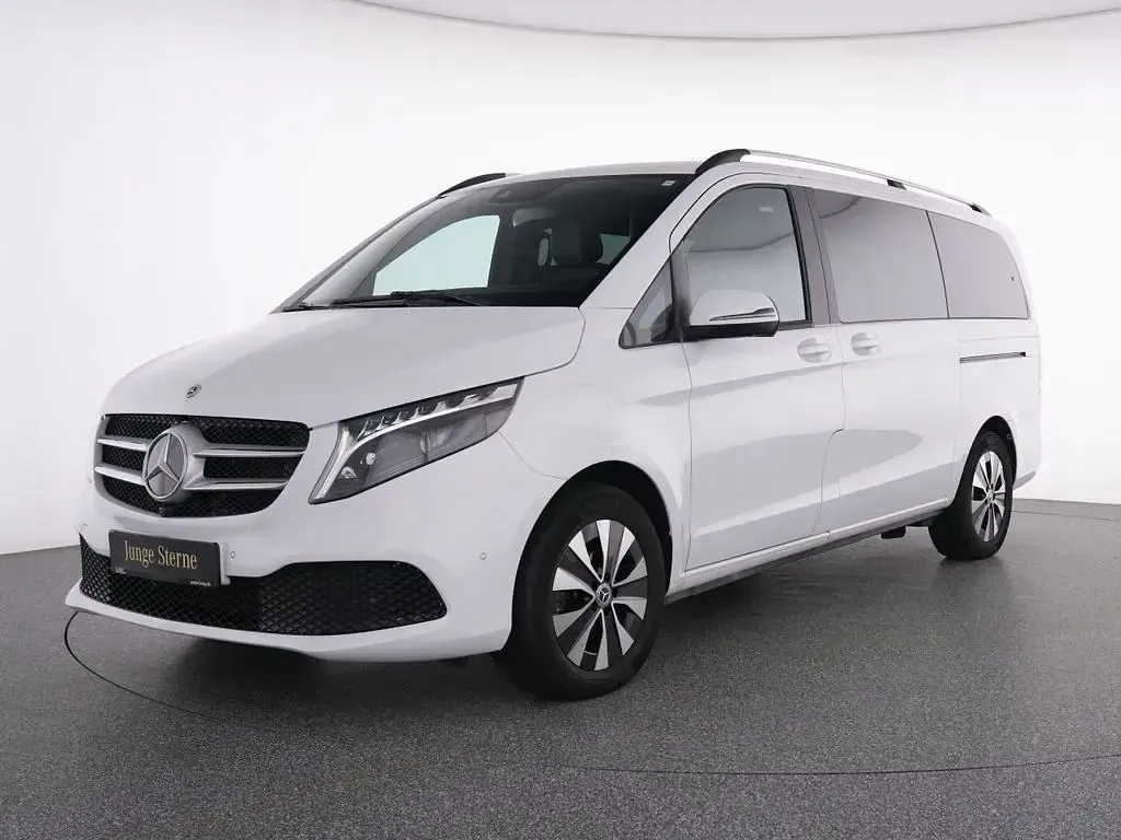 Gebraucht Mercedes V300 237 PS (174 kW) 2024 Weiß Van / Kleinbus