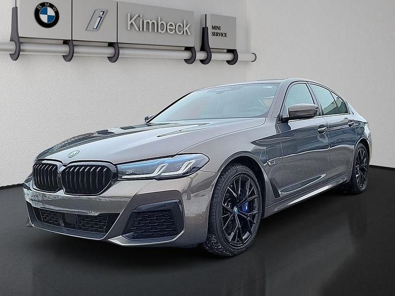 Bmw individual alvitgrau meta Gebraucht 2021 BMW 545e M Sport Limousine | 45.790 € (Teuer) - Bild 1/4