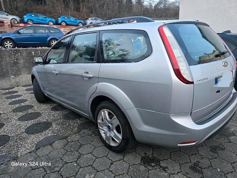 Gebraucht Ford Focus 116 PS (85 kW) 2010 Silber Kombi