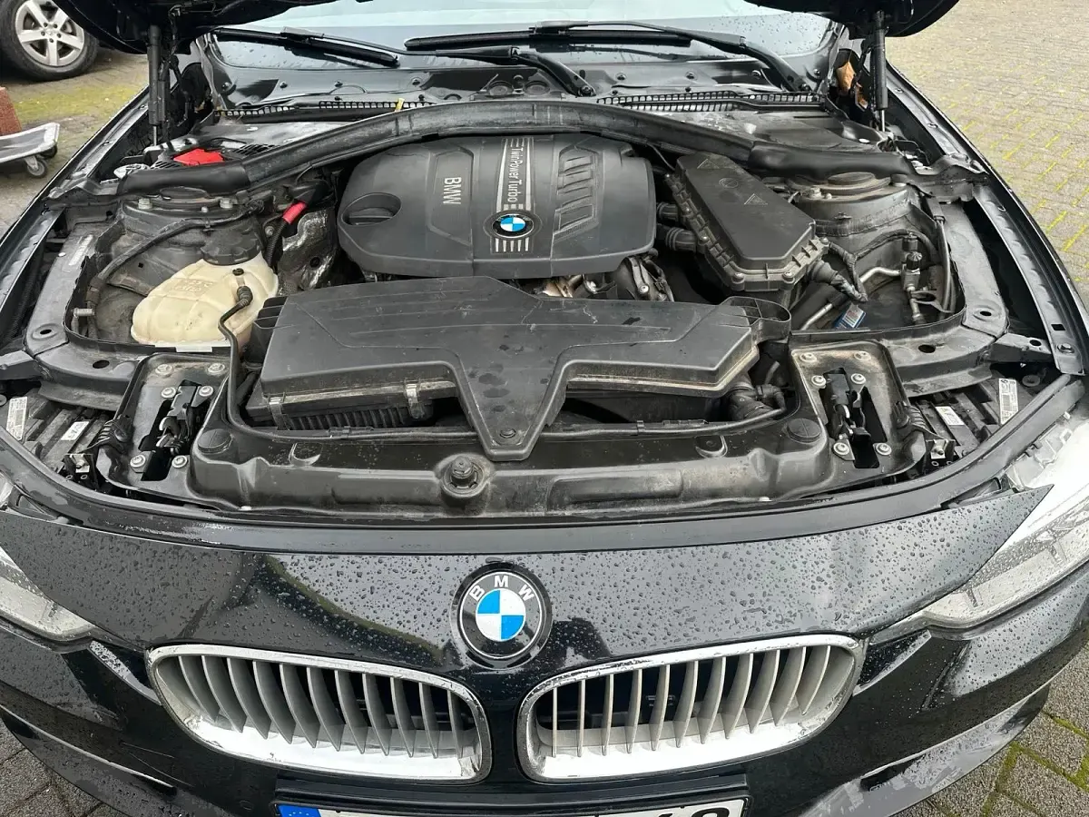 Gebraucht BMW 318 143 PS (105 kW) 2013 Schwarz Limousine