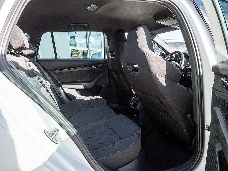 Gebraucht Skoda Octavia RS 245 PS (180 kW) 2024 Weiss / candy weiss Kombi