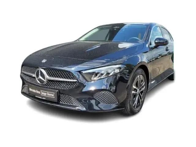 Schwarz Gebraucht 2024 Mercedes A180 Advanced Limousine | 27.689 € (Guter Preis) - Bild 1/4